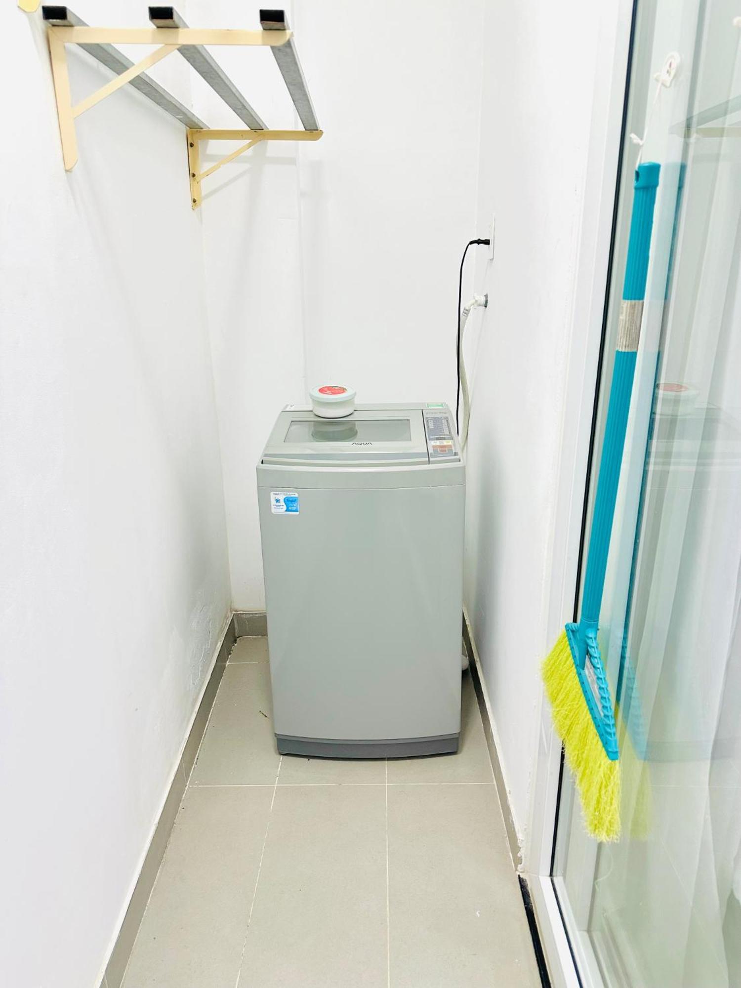 Căn hộ 204 Spacious & Modern 1br With Kitchen *